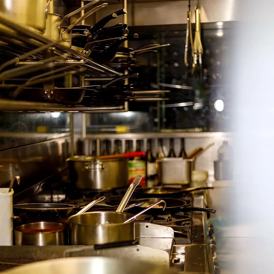 The kitchen of 't Braboke with pots and pans on the stove